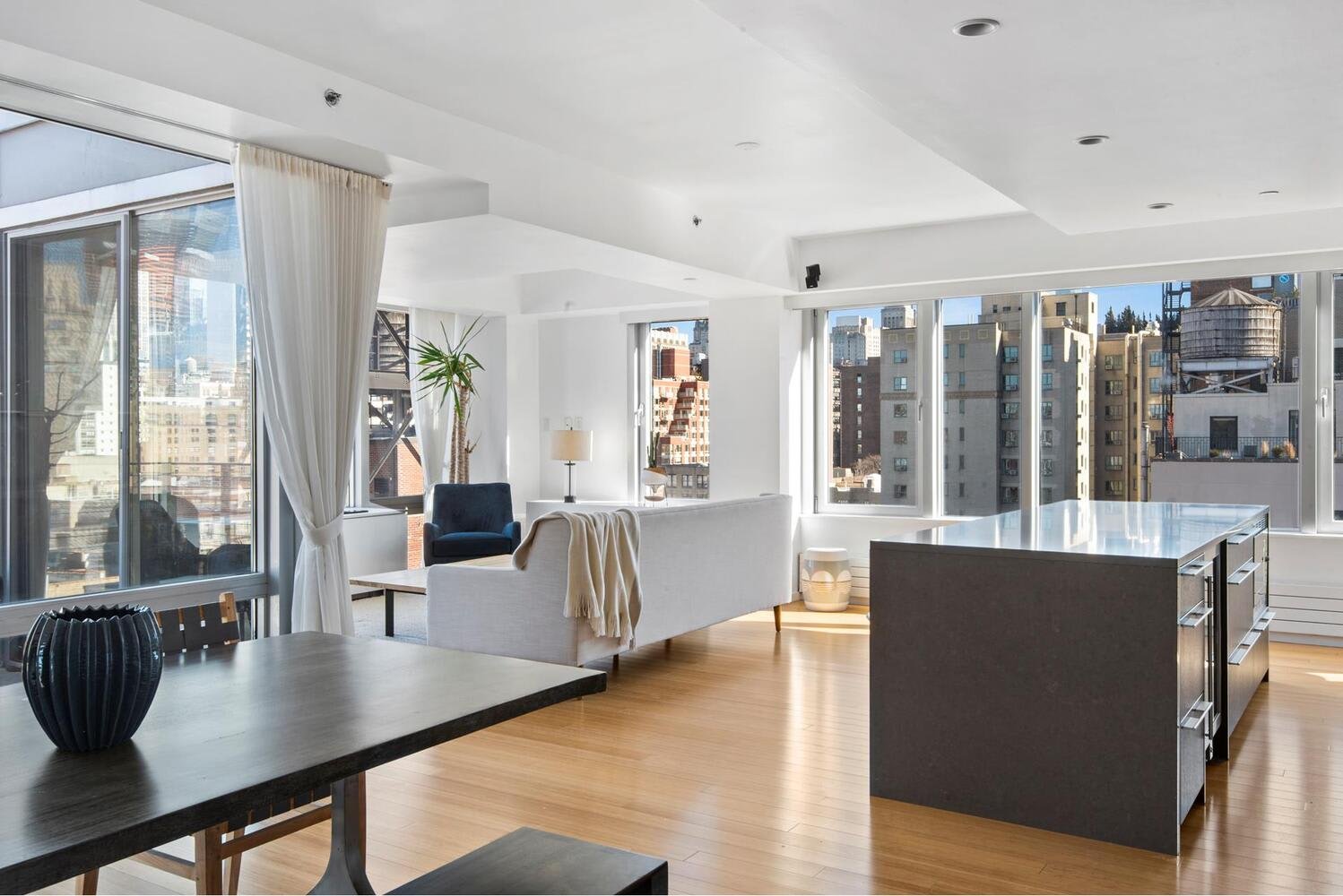 245 W 19th St, Unit PH3