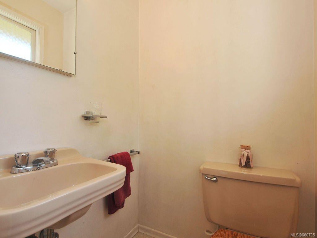 1259 Tattersall Dr, Saanich