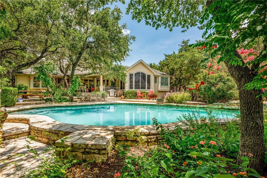 10606 W Cave Loop