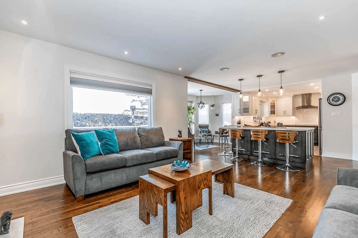 318 W Kennedy St NE