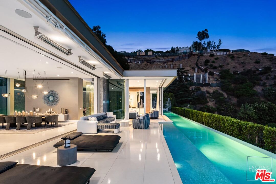 Velvet House