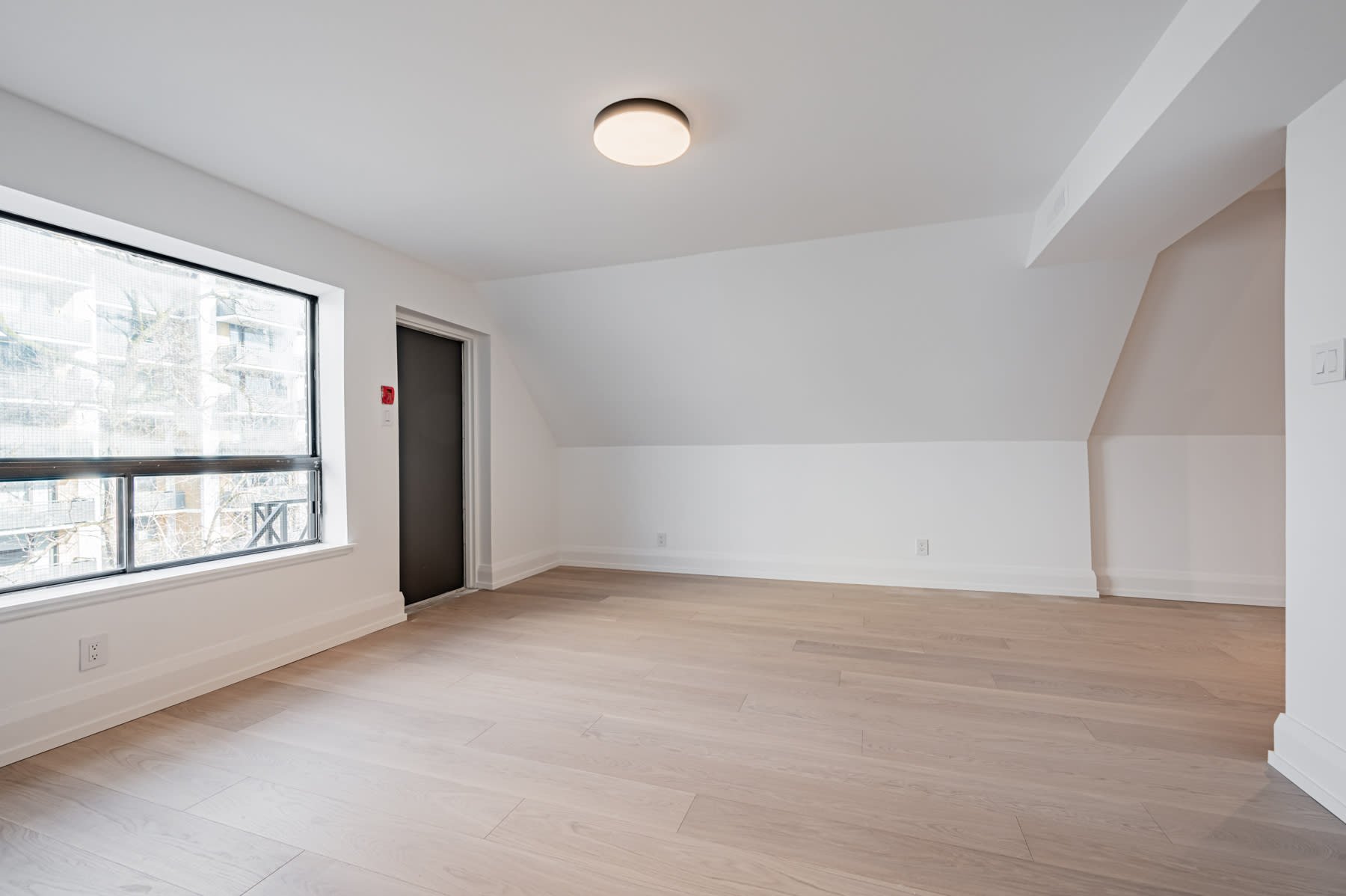 #3RD -607 HURON ST