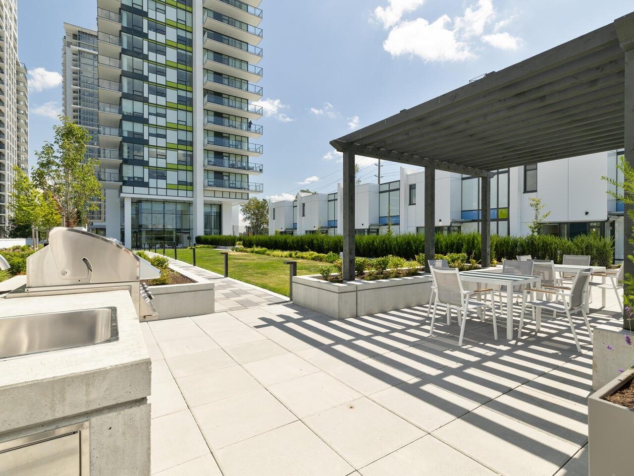 303-2425 Alpha Ave