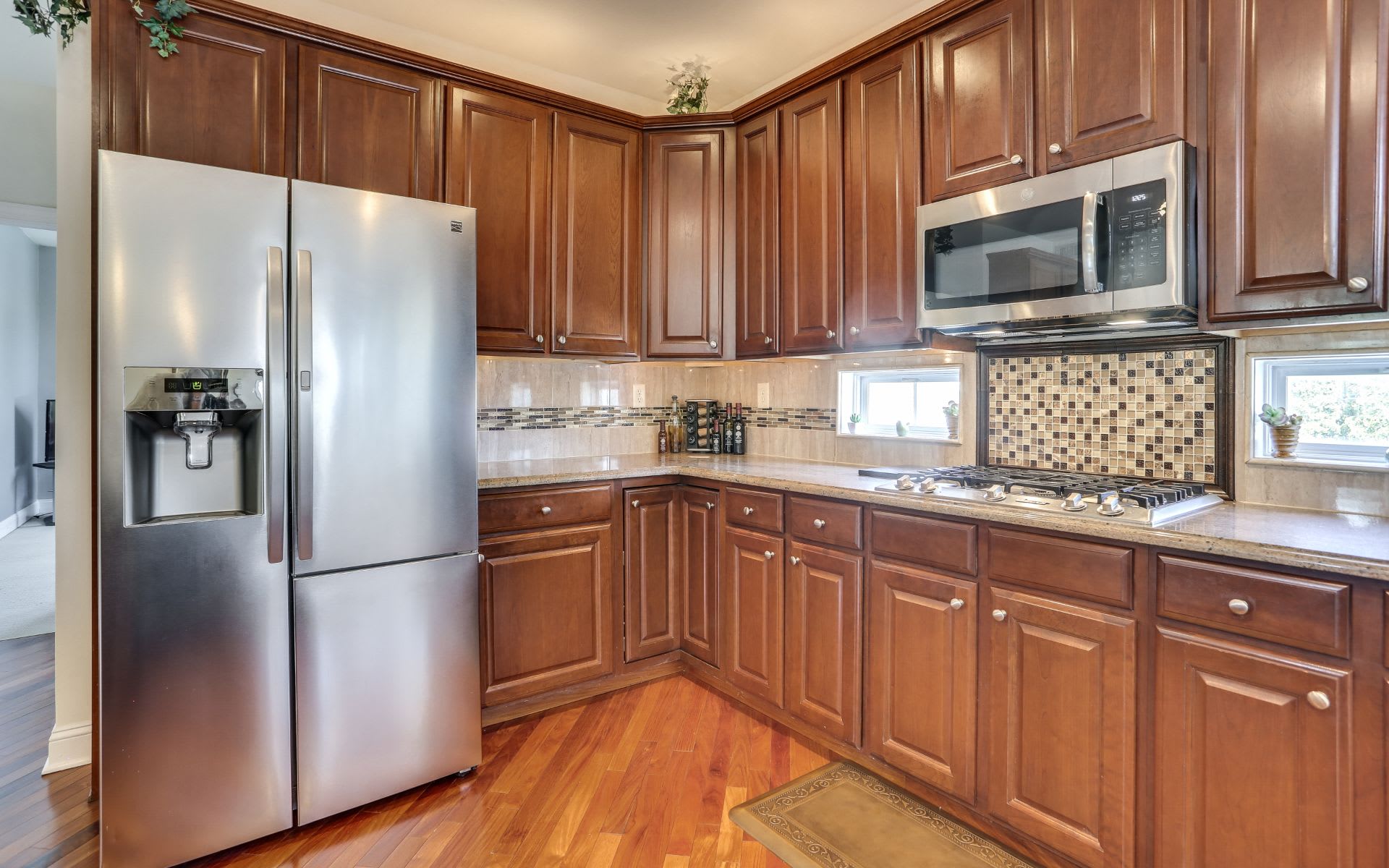 8 SHOREHAM CT
