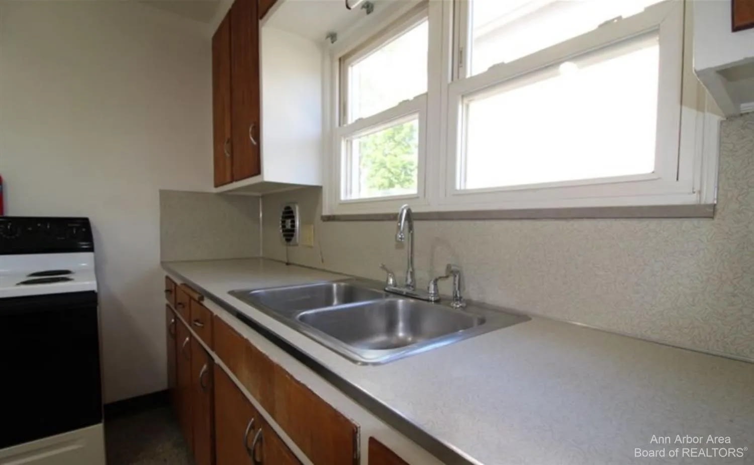 1714 Jackson Ave, Ann Arbor, MI 48103