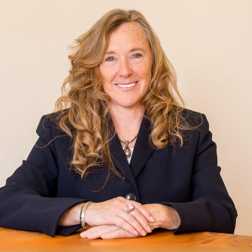 Roxanne Hale North Carolina Real Estate Agent Headshot
