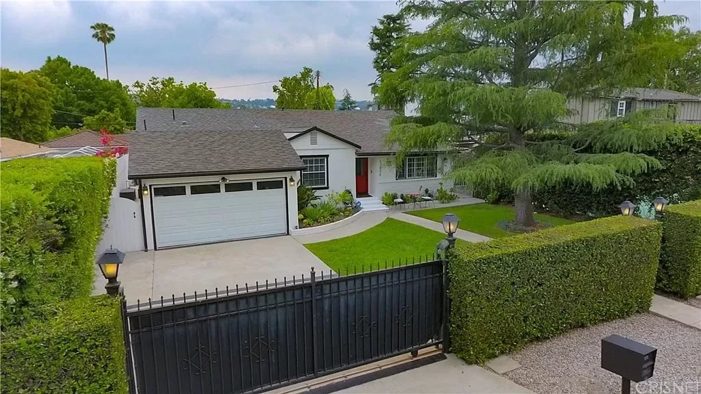 13854 Valleyheart Dr