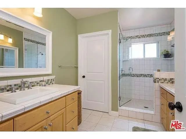1555 Club View Dr