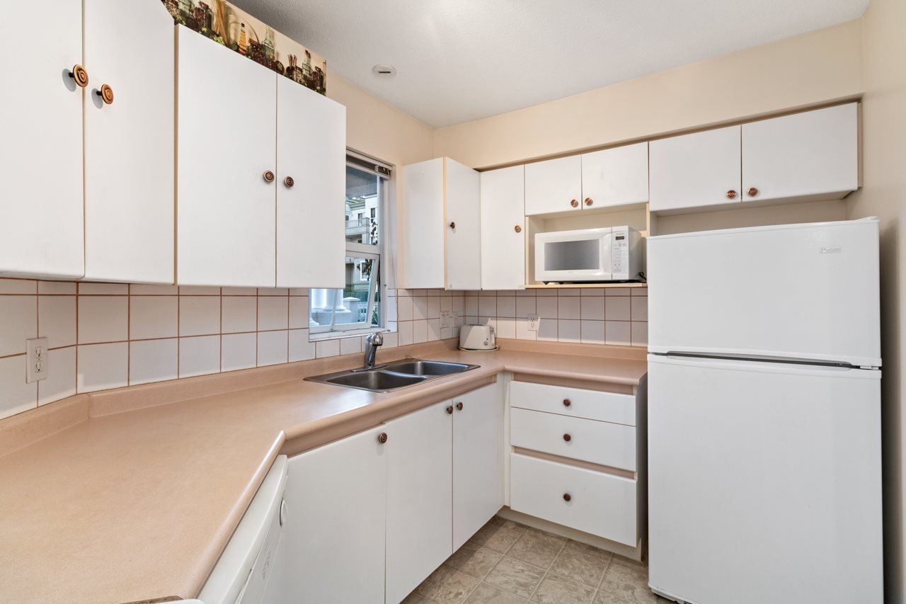 105-2975 Princess Cres