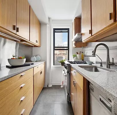 140 E 28th St #11F