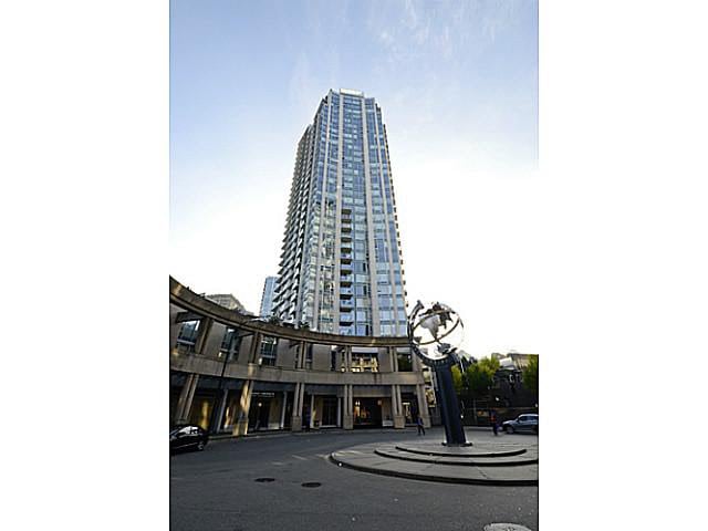 2902-188 Keefer Pl