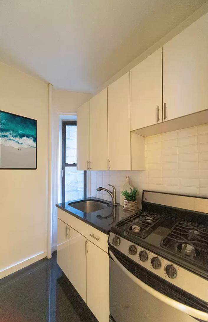210 East 38th Street, Apt 5-D