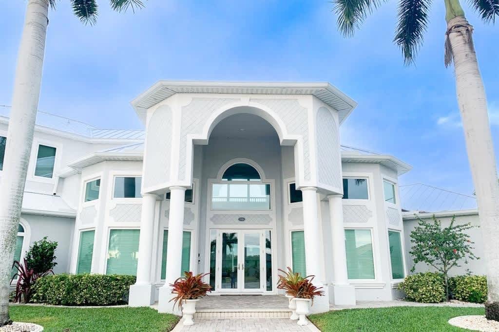 3916 Surfside Blvd 
