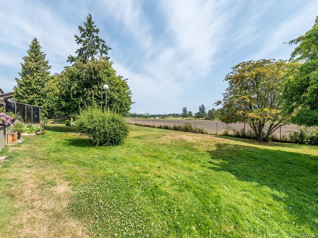 23-7751 E Saanich Rd