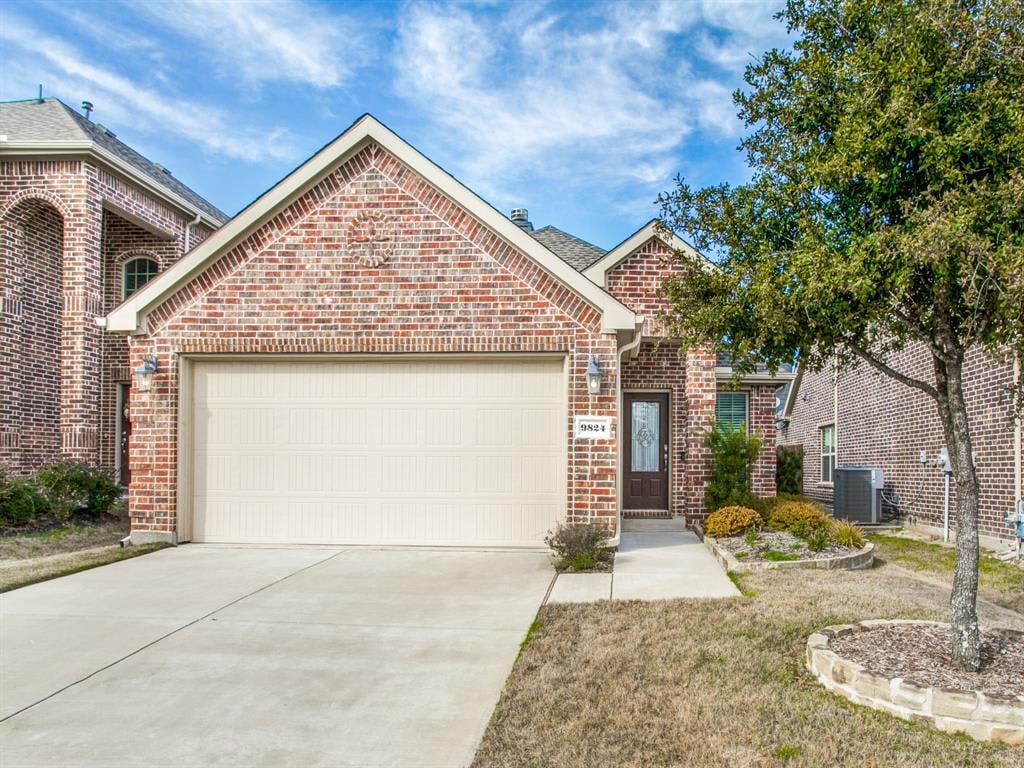 9824 Cottontail Ln