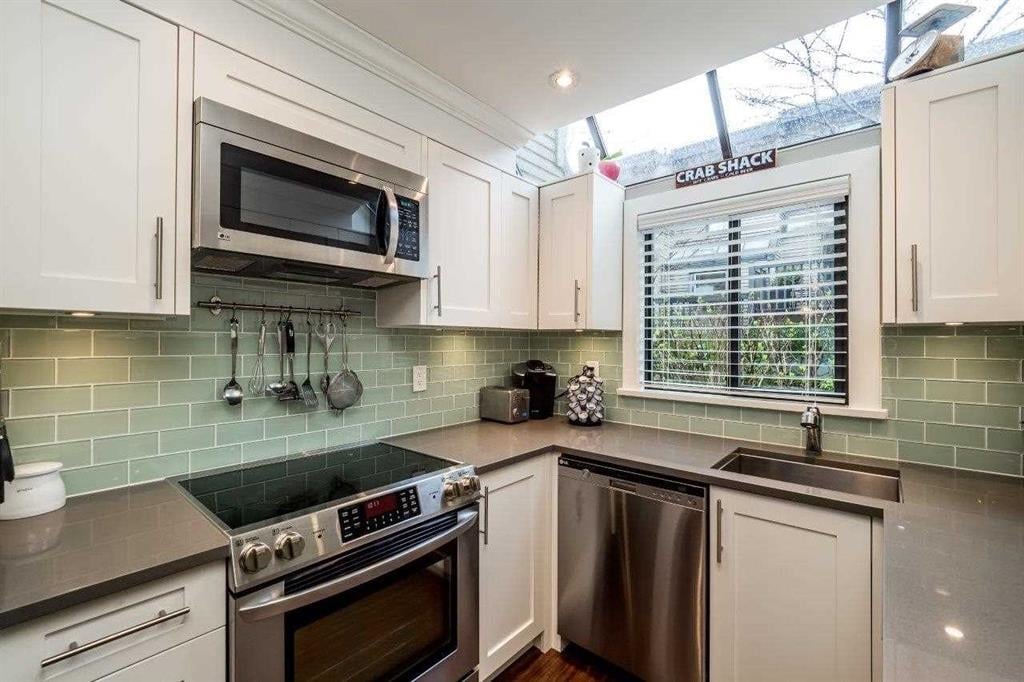 3128 Lonsdale Ave