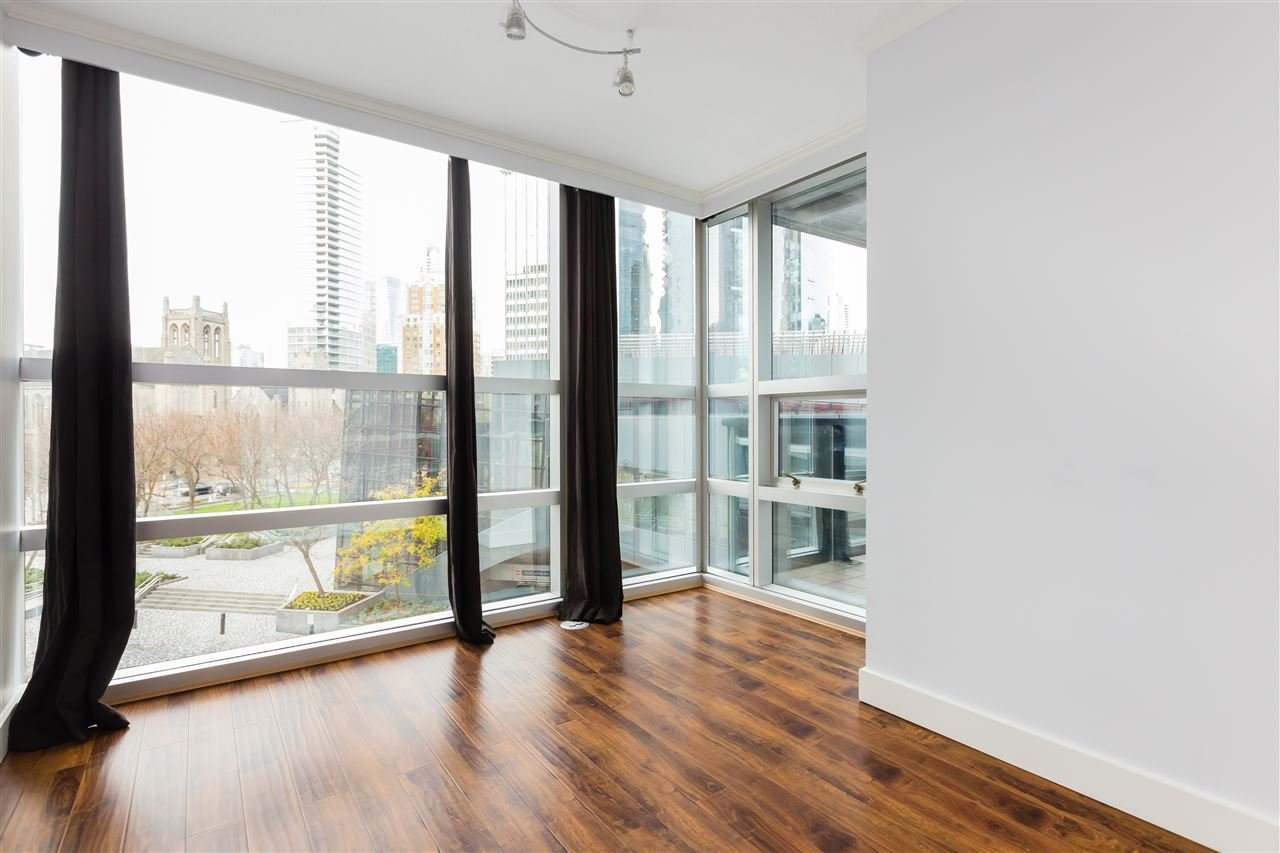 407-1050 Burrard St