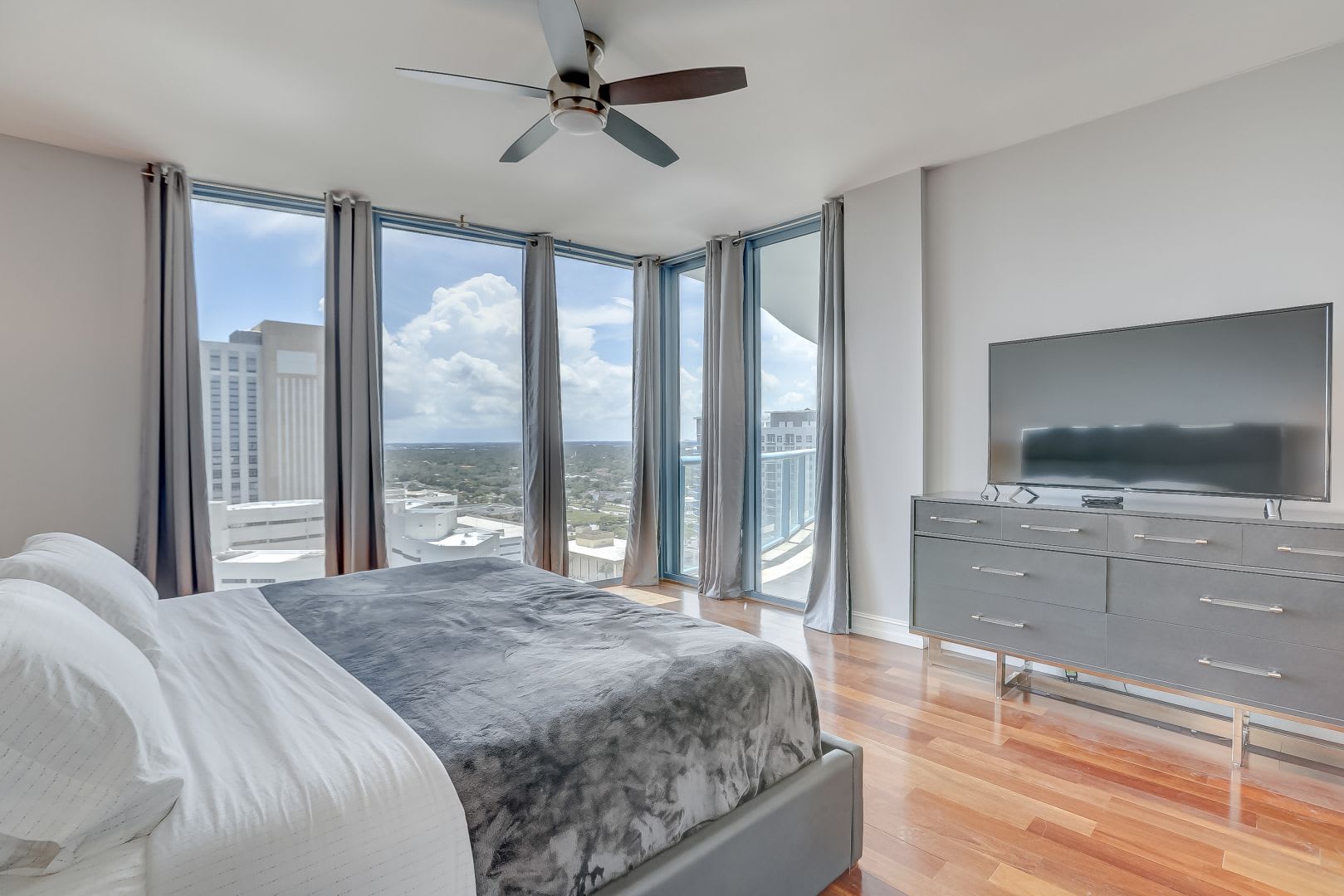 LAS OLAS RIVER HOUSE 2203