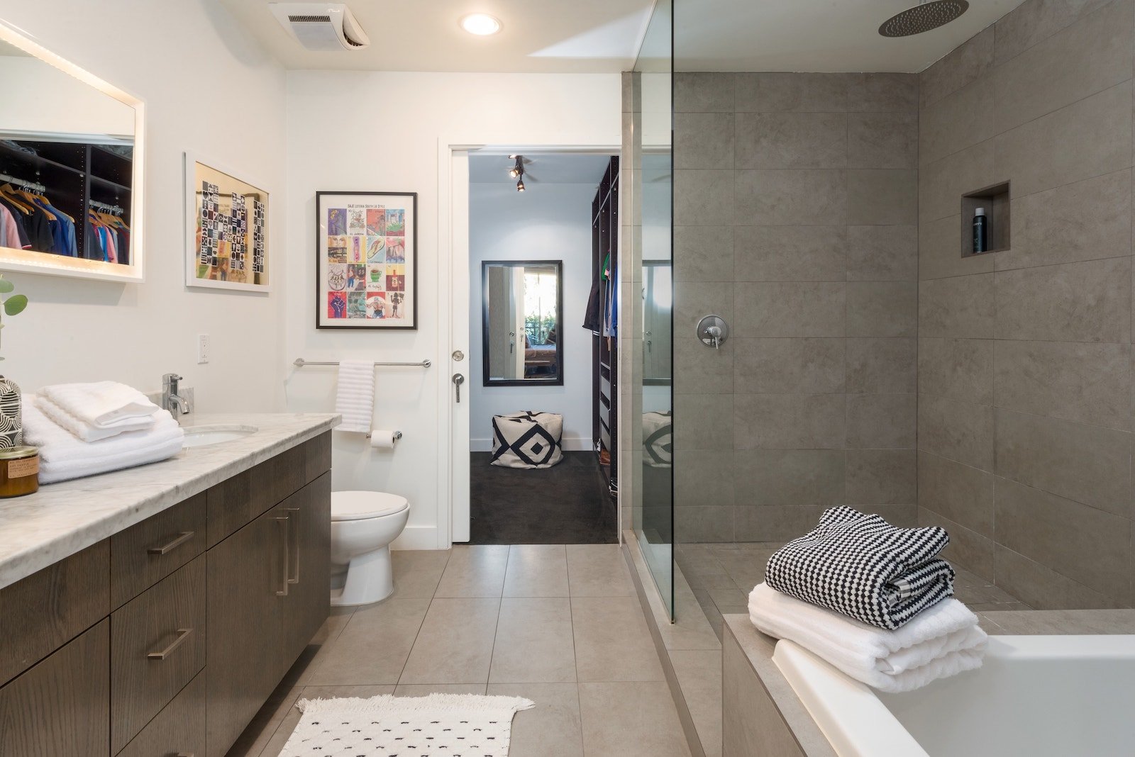 Modern 2 Bedroom/ 2 bath at the Metropol