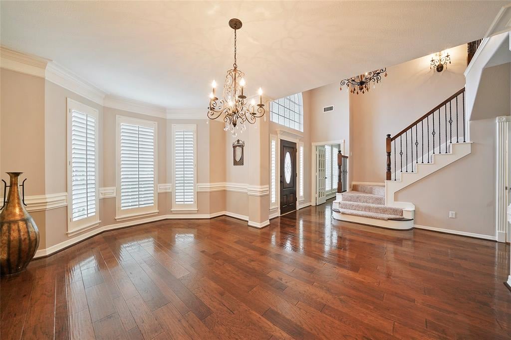 87 W Victoria Dr