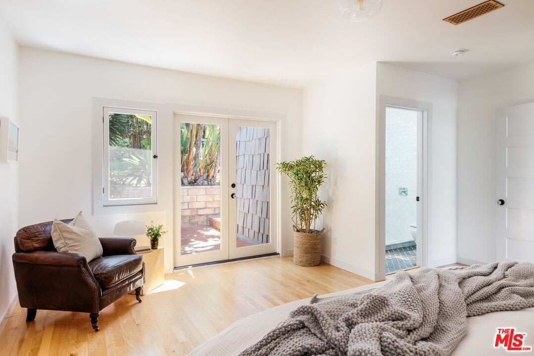 2456 Hidalgo Ave