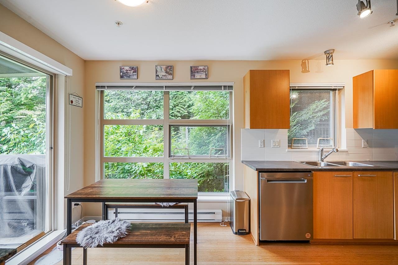 316-9319 University Cres