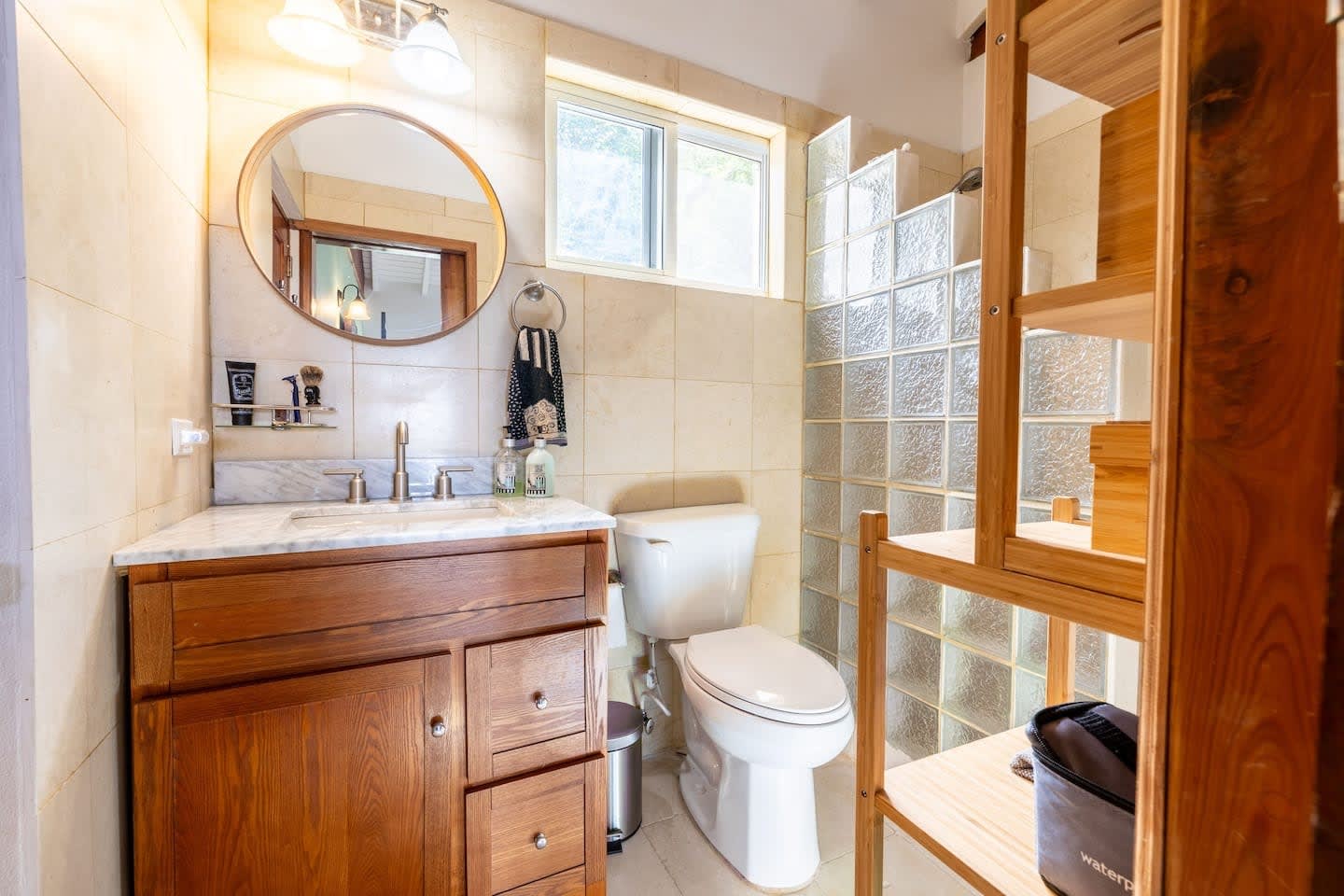 881 Ocean View Cottage at Lambert Bay