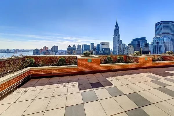 236 East 47th Street Unit: 11C