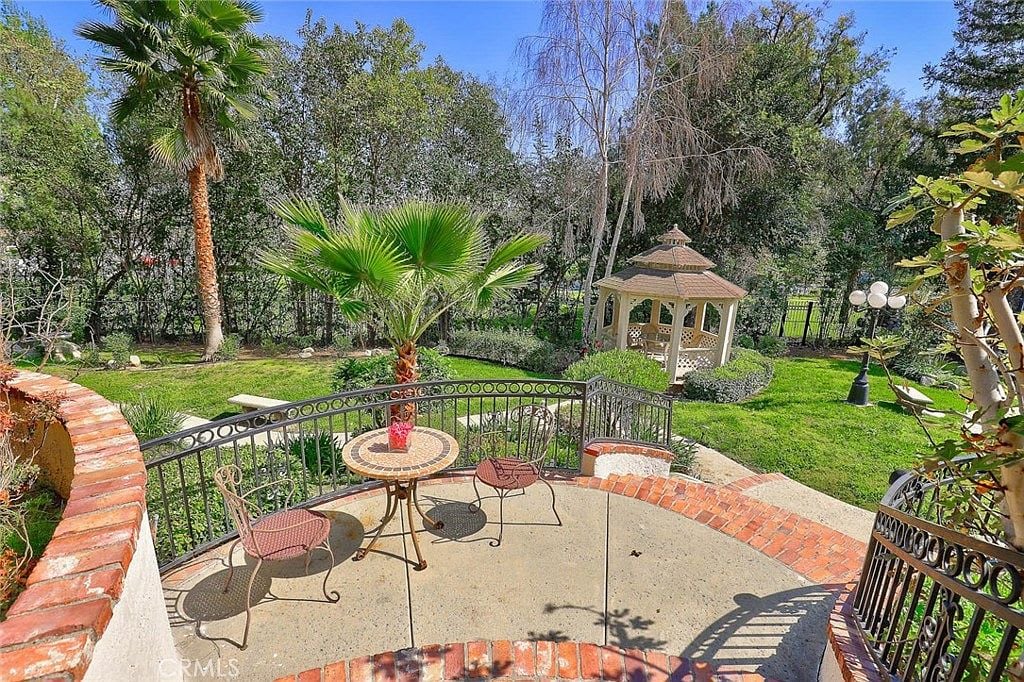 3251 Peppertree Point