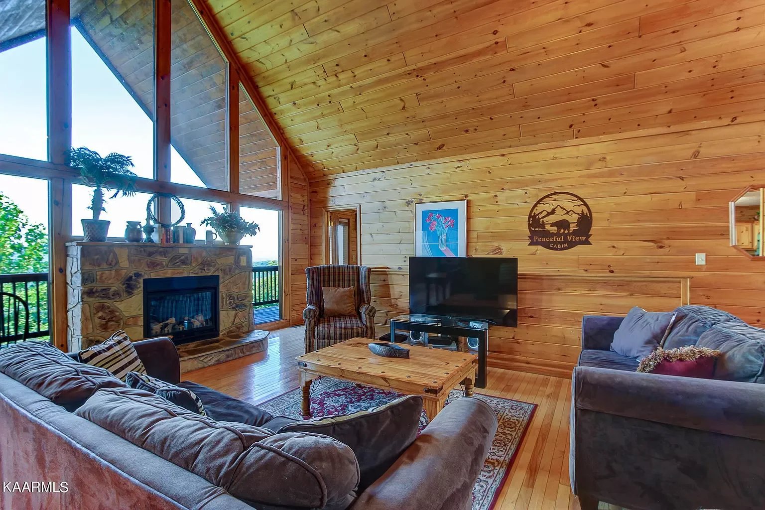 1437 Twin Rock Dr