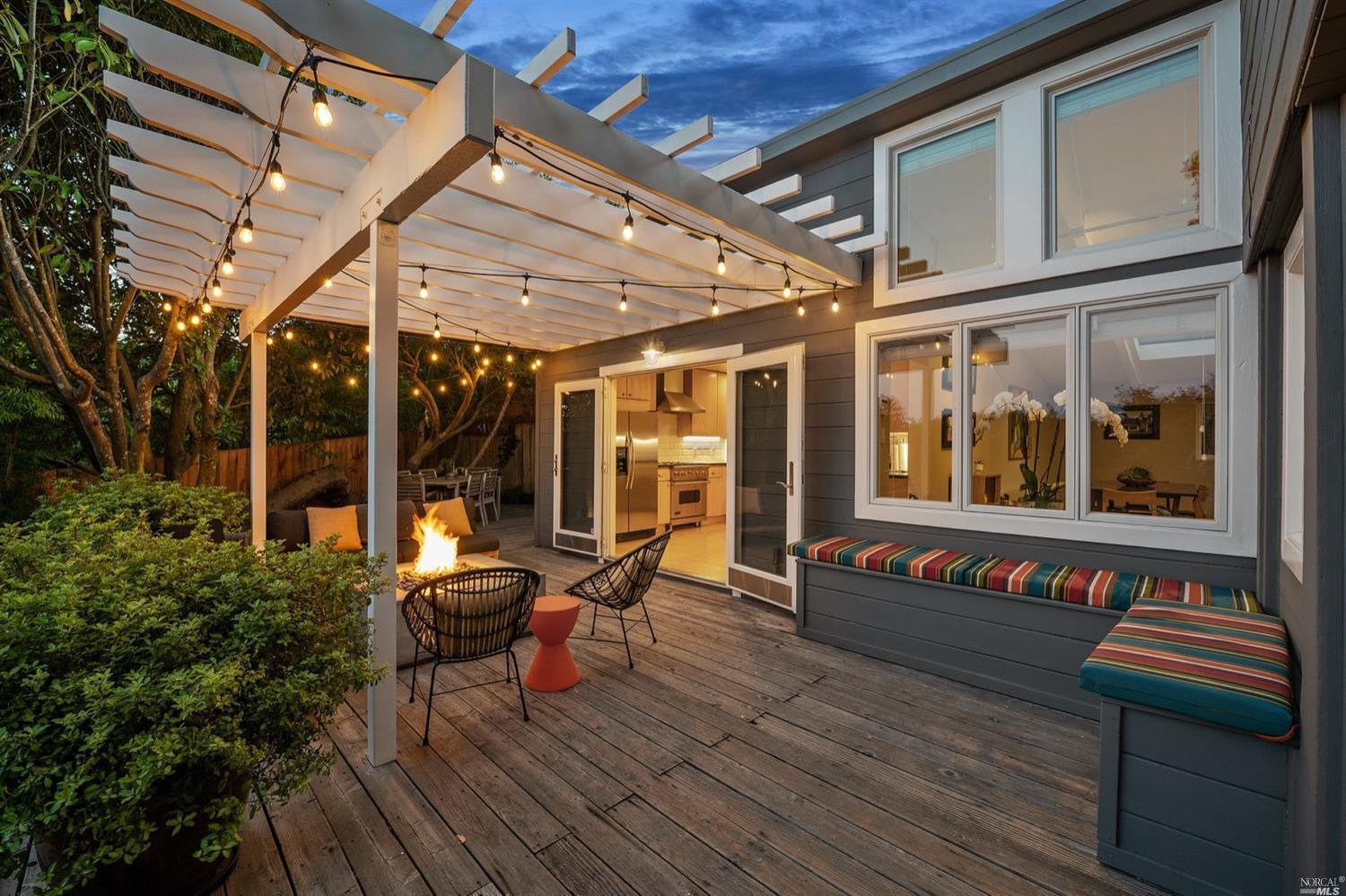 2 Cedarwood Ln