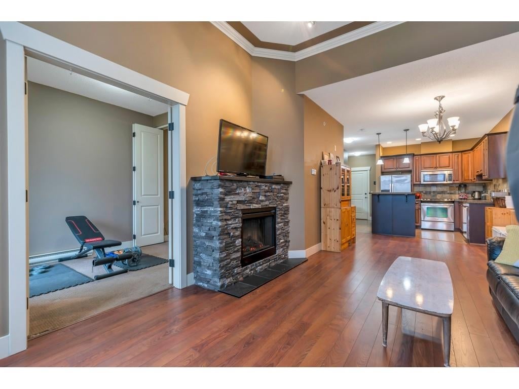409-45893 Chesterfield Ave