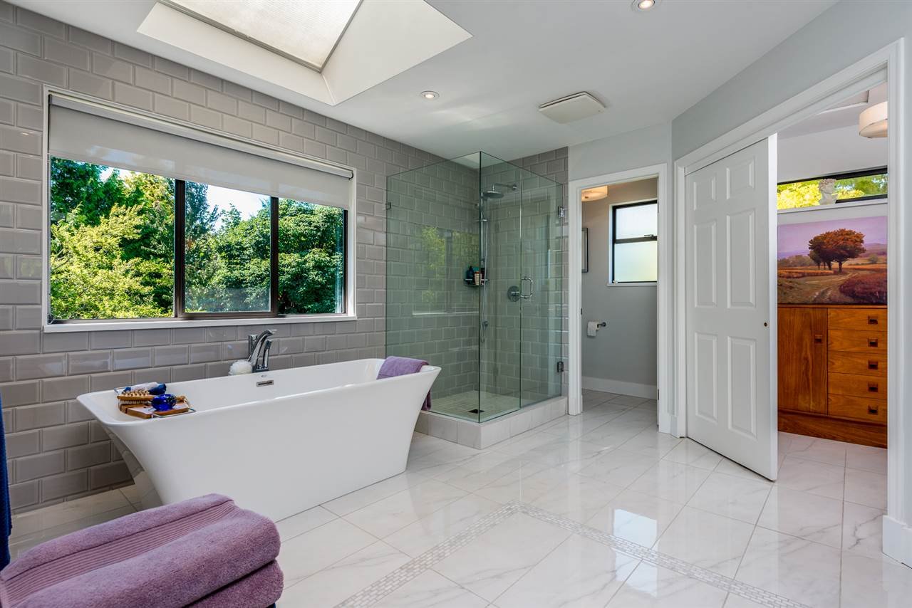 5393 Wildwood Cres