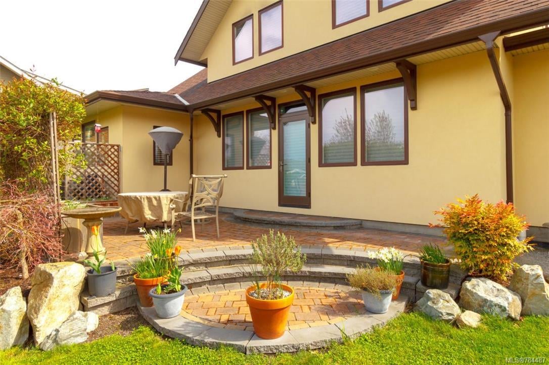 10100 Tsaykum Rd, North Saanich