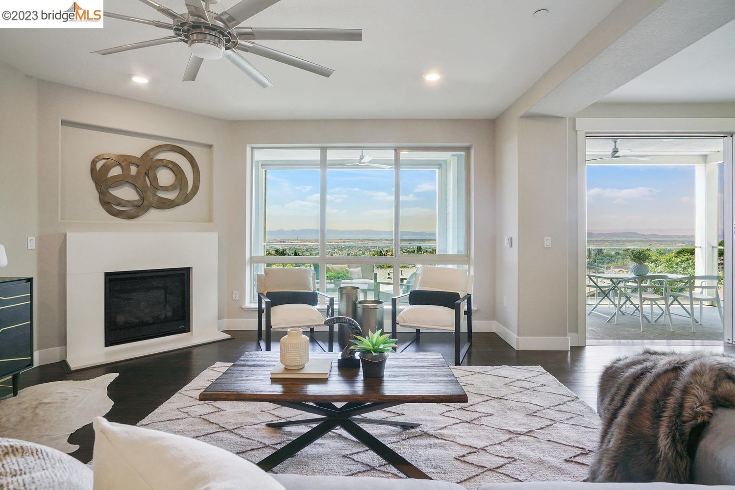 6763 Skyview Dr, Oakland, CA 94605