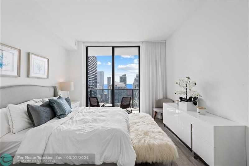 45 SW 9th St #4406
