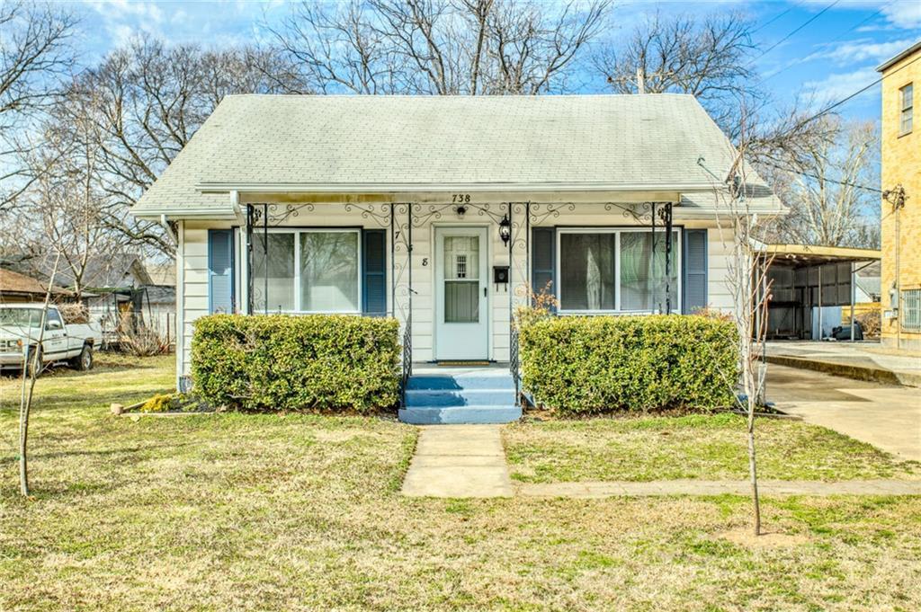 738 N Chapman Ave.