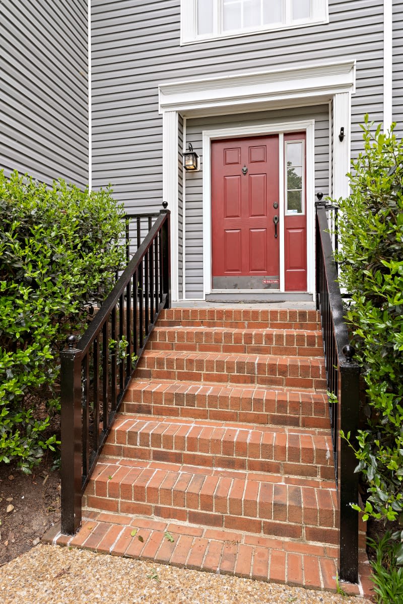 6007 Oak Landing Drive