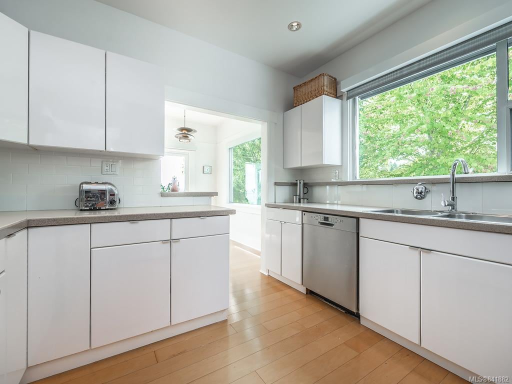 207 Beach Dr
