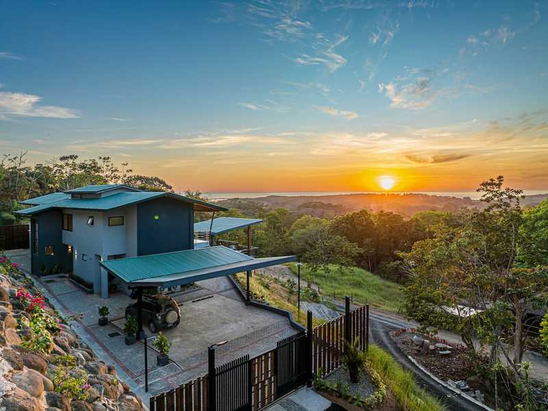 Casa M.K. 5 Bed, Ocean View Home