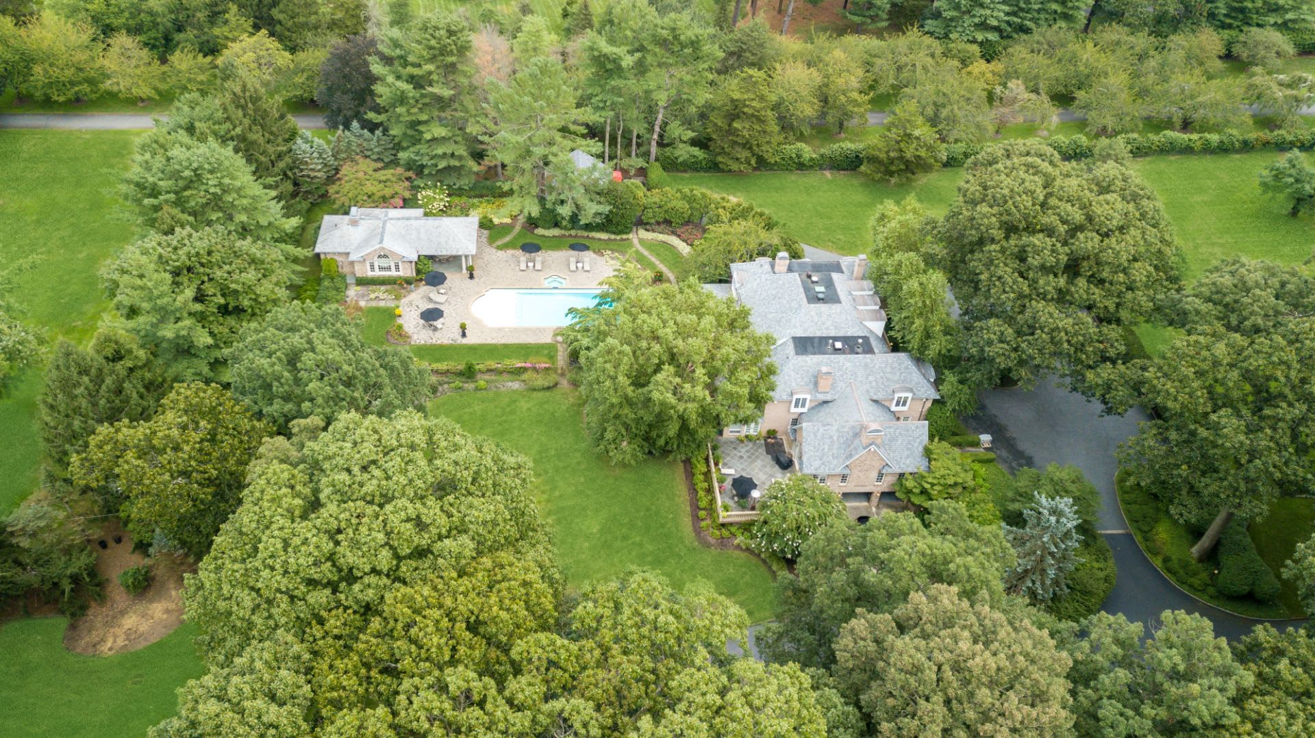 84 West River Road