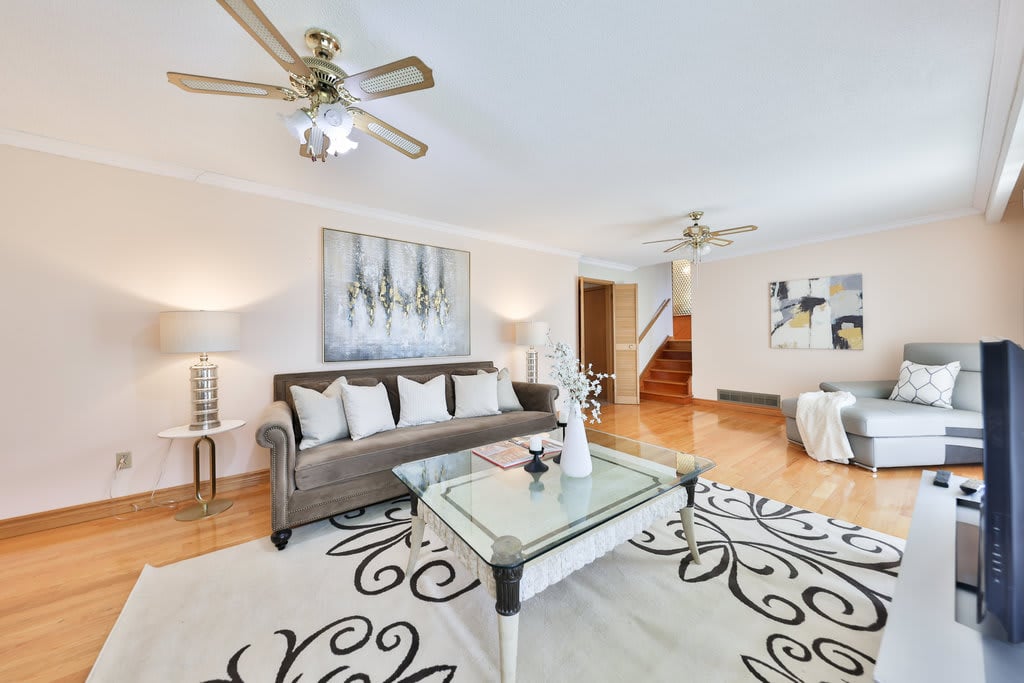 899 Hollowtree Cres