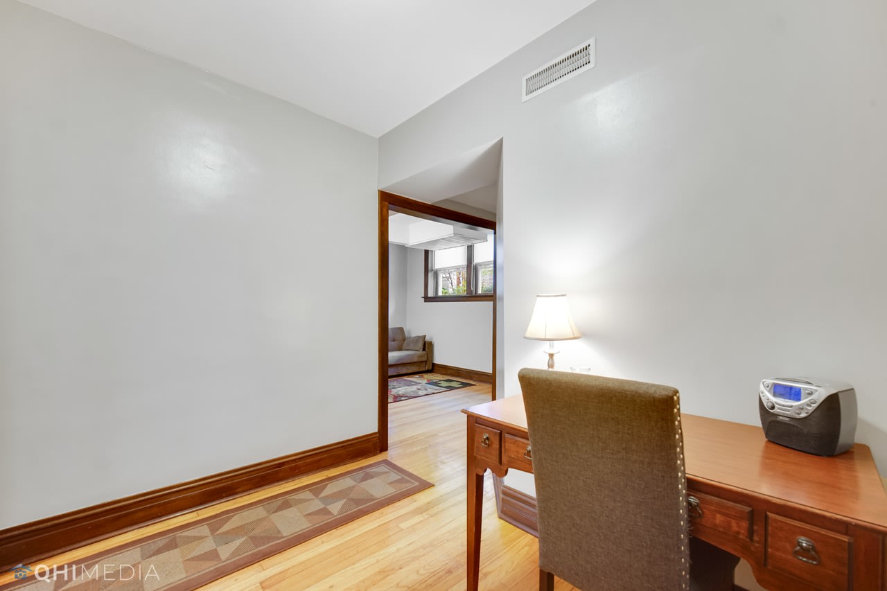 541 W Addison St, #1G
