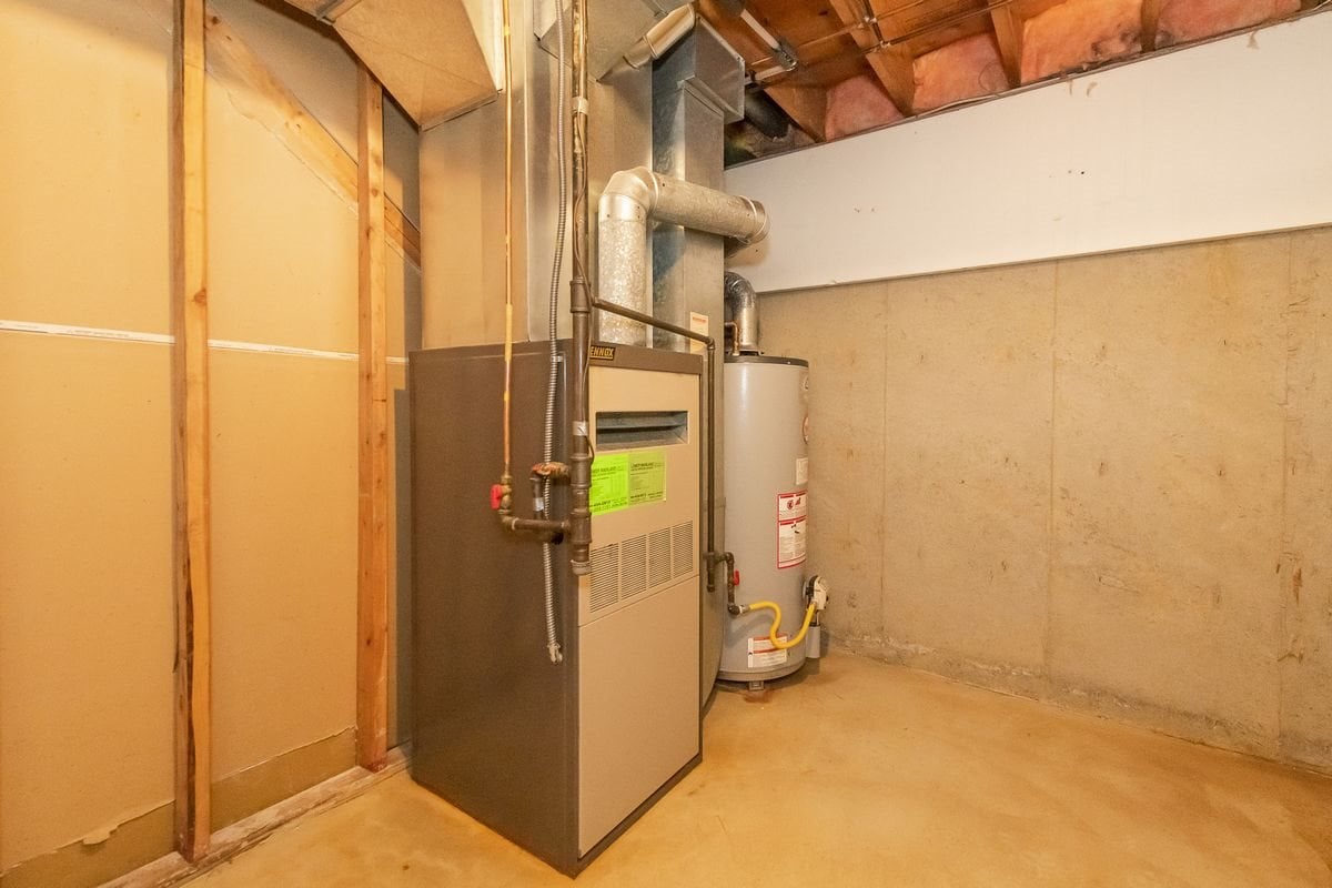 828 Porteau Pl