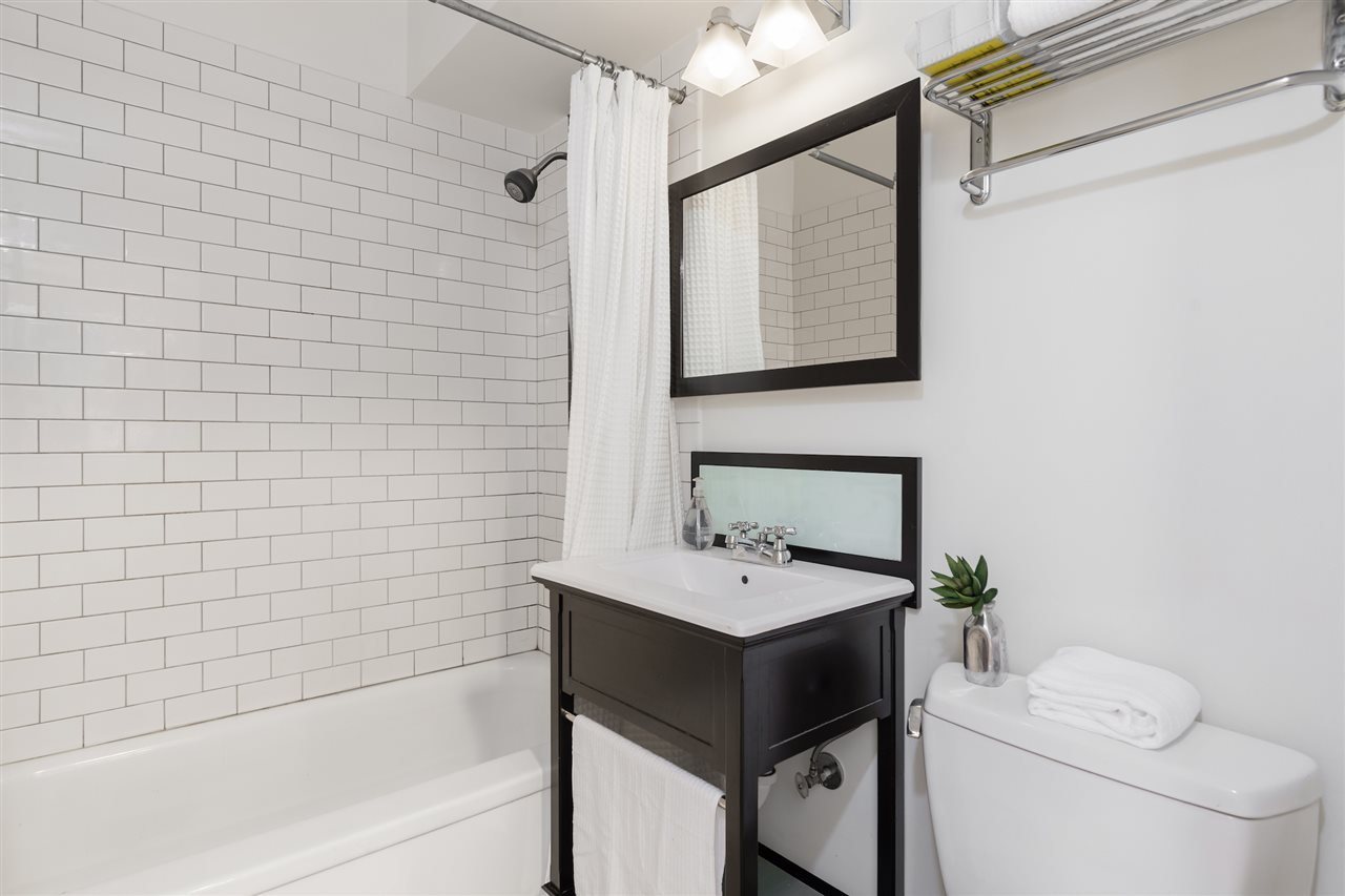 321-1445 Marpole Ave