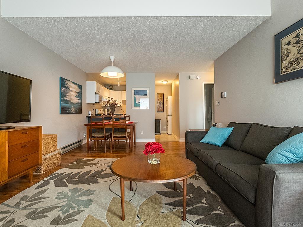 2306 Fernwood Rd, Victoria
