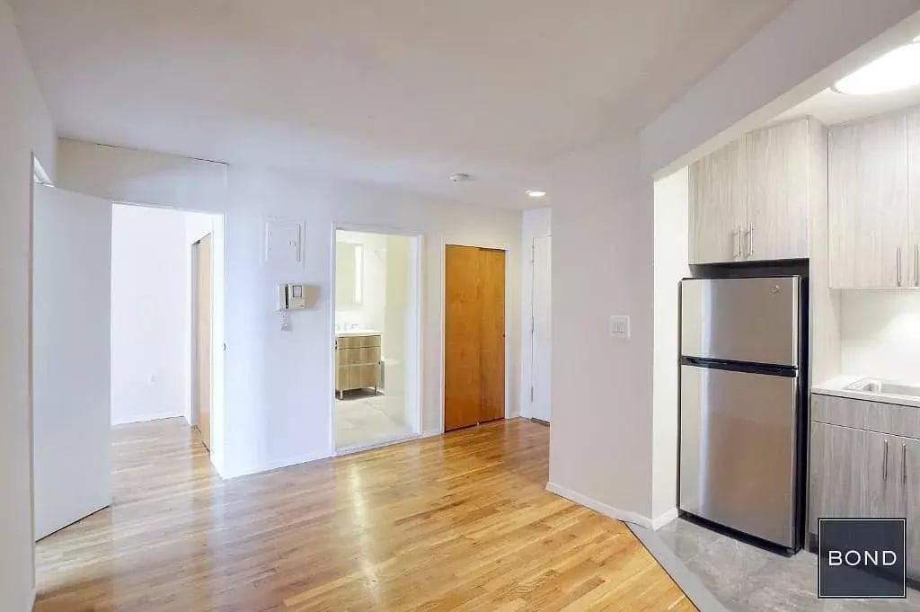 226 East 30th St Unit: 14B