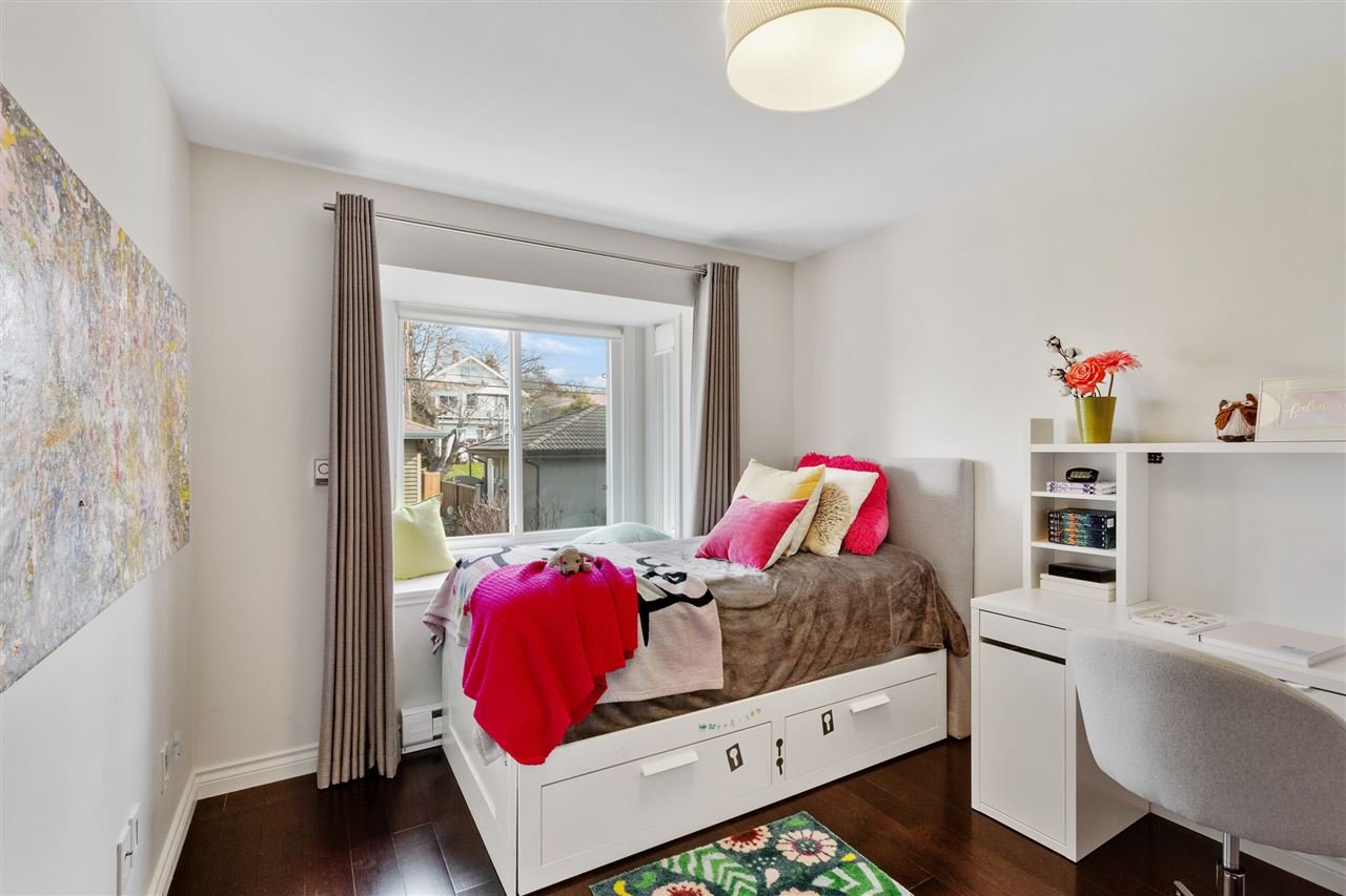322 E 5th St