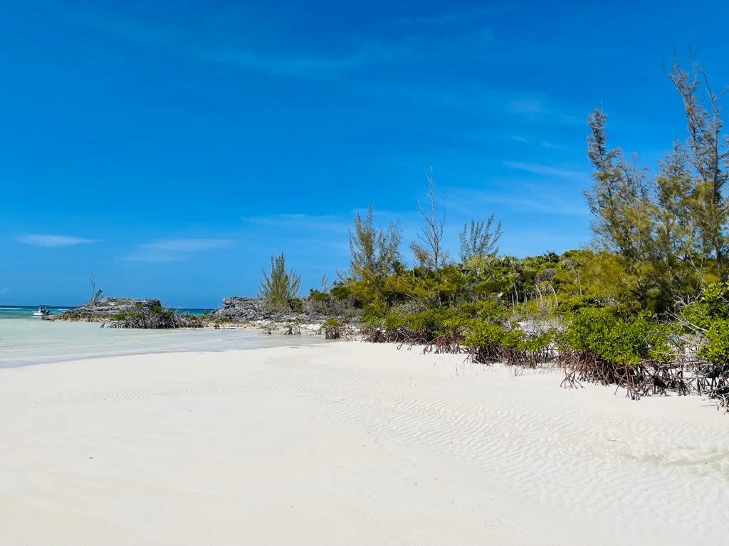 Hawks Nest Cay Cat Island