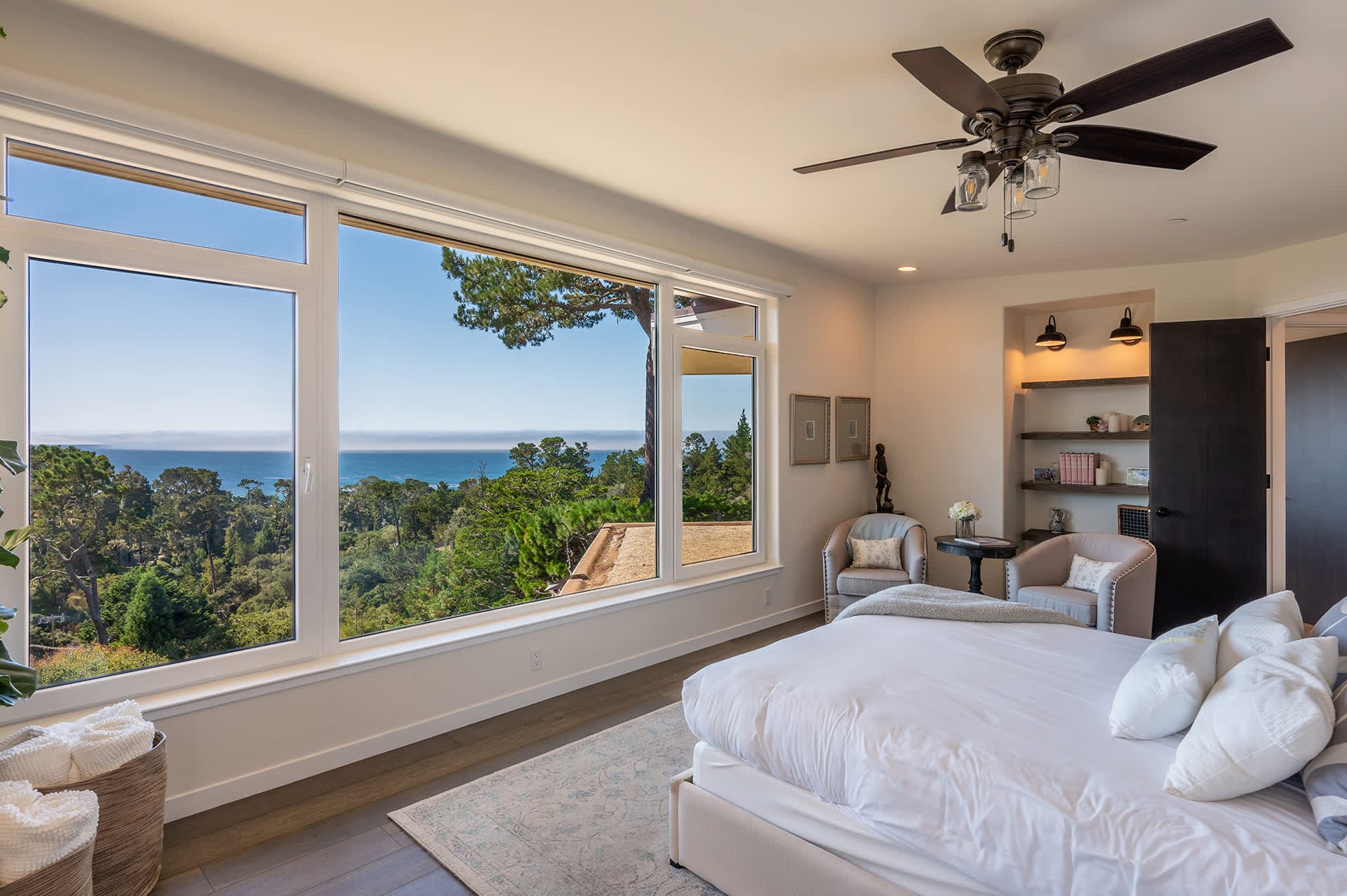 Sweeping Ocean Views - 24916 Lincoln Street